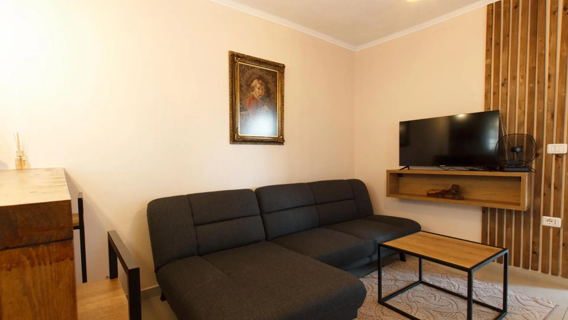 Martin Villa Gjirokastër